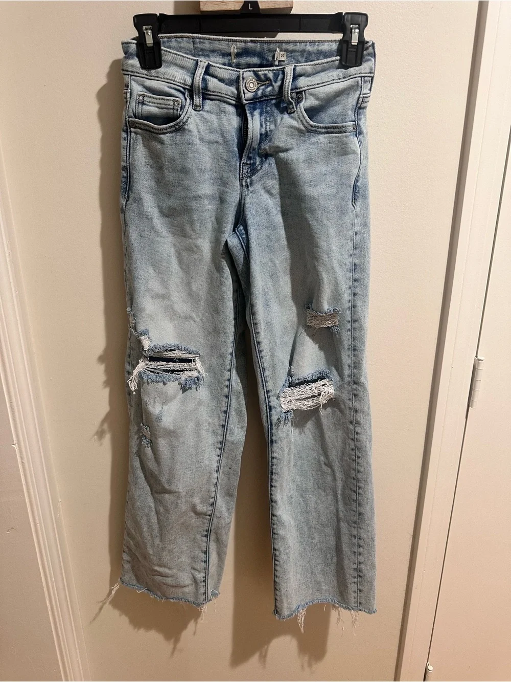 Light Wash Distressed Kids' Jeans - Cropped Ripped Style